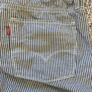 Pinstripe Levi’s short probably about size 2-4.
